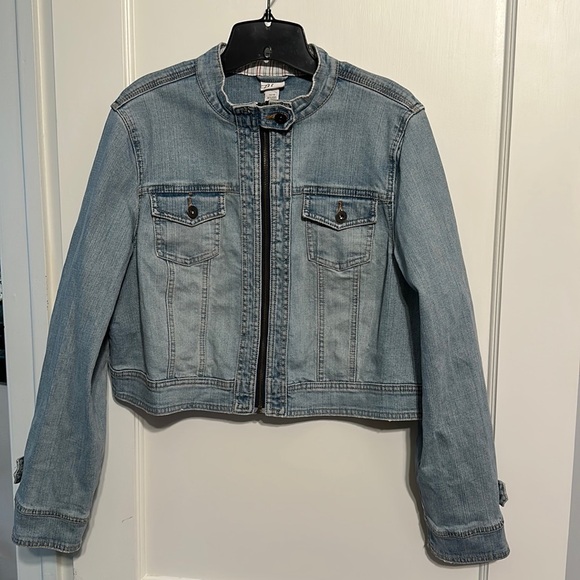 Venezia Cropped light Denim Jacket With Zipper Closure Front Pockets Size 14/16 - Picture 1 of 7